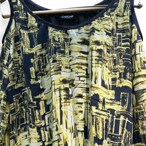 3/$15 Bebe cute Y2K Yellow and black abstract print cold shoulder top 2000s - Picture 3 of 6